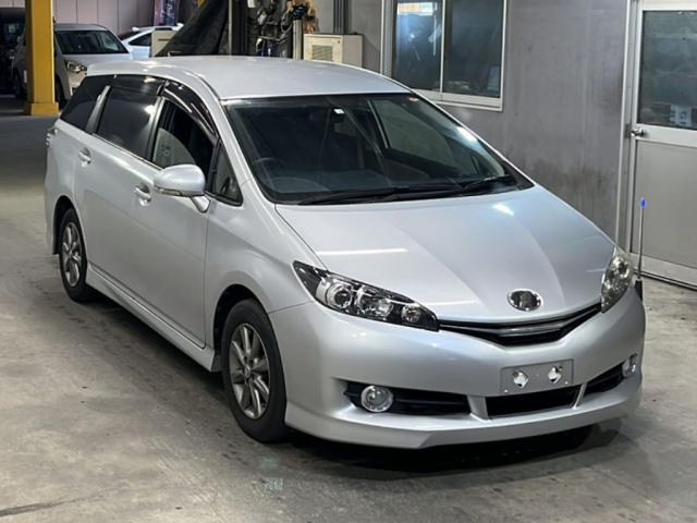 TOYOTA WISH 2014
