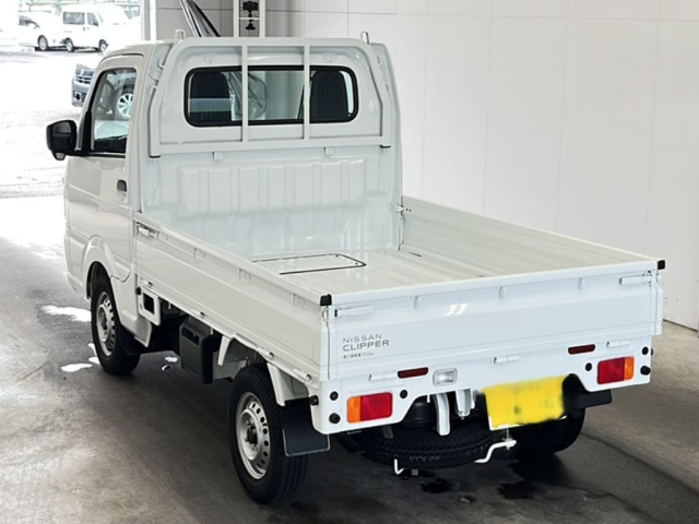 NISSAN CLIPPER TRUCK 2024