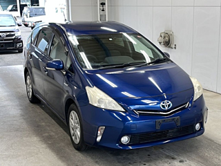 TOYOTA PRIUS ALPHA 2013