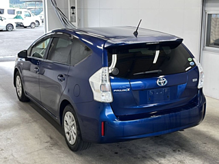 TOYOTA PRIUS ALPHA 2013