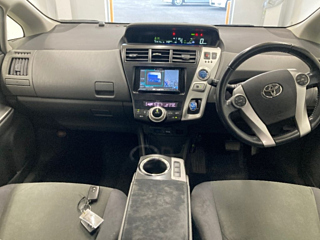 TOYOTA PRIUS ALPHA 2012
