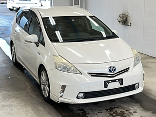 TOYOTA PRIUS ALPHA 2012