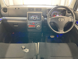 TOYOTA PIXIS SPACE 2012