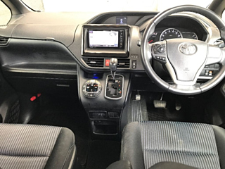 TOYOTA VOXY 2014