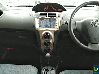 TOYOTA VITZ 2010