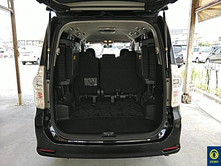 TOYOTA VOXY 2012