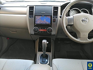 NISSAN TIIDA 2012