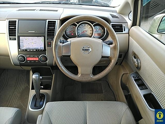 NISSAN TIIDA 2012