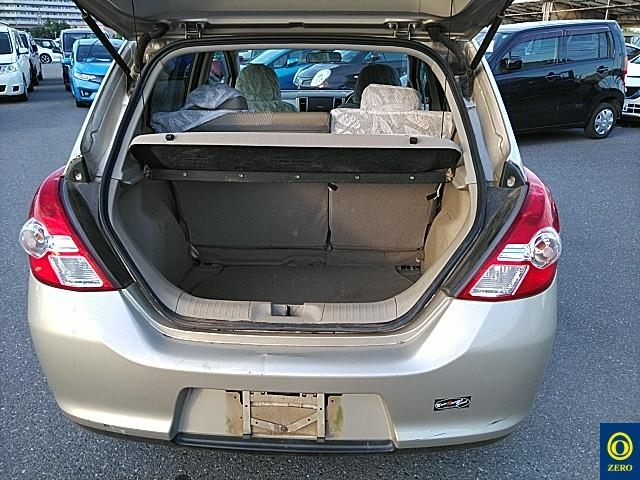 NISSAN TIIDA 2012