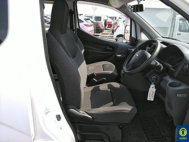 NISSAN NV200 2017