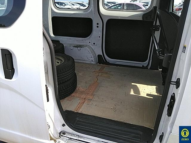 NISSAN NV200 2017