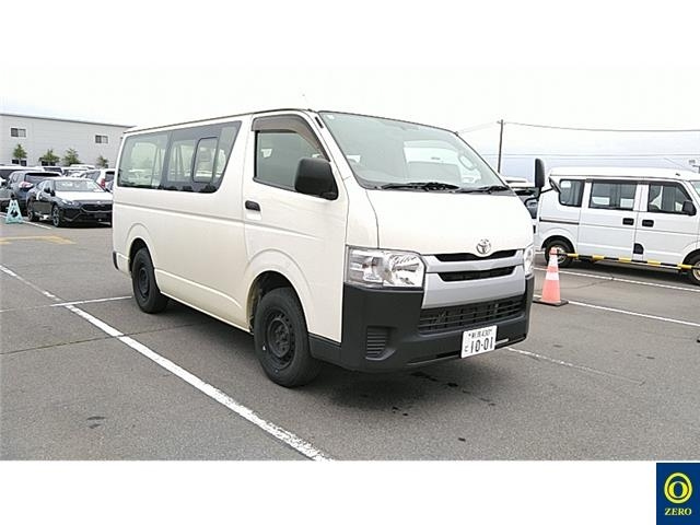 TOYOTA HIACE VAN 2015