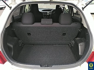TOYOTA VITZ 2016