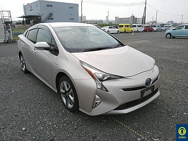 TOYOTA PRIUS 2018