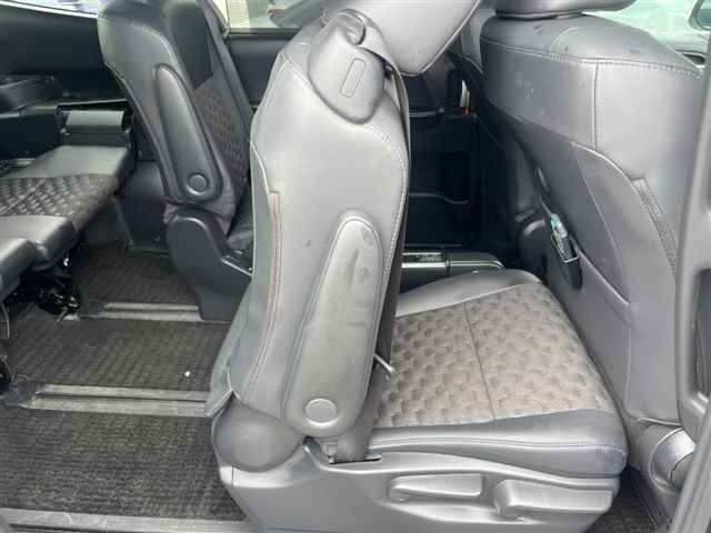 TOYOTA VOXY 2023