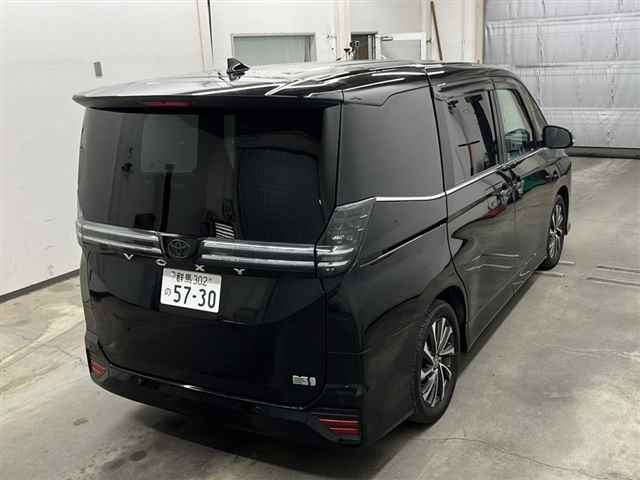 TOYOTA VOXY 2023