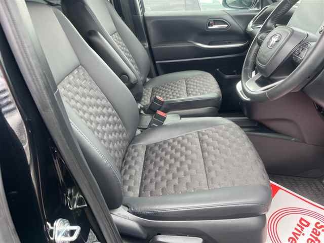 TOYOTA VOXY 2023