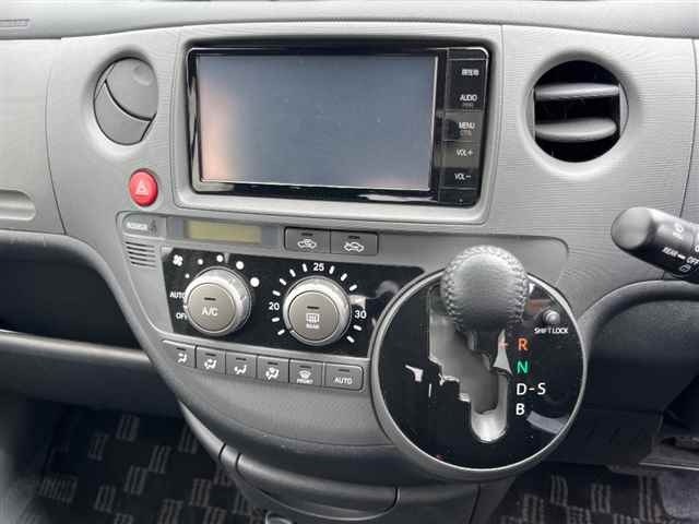 TOYOTA SIENTA 2015