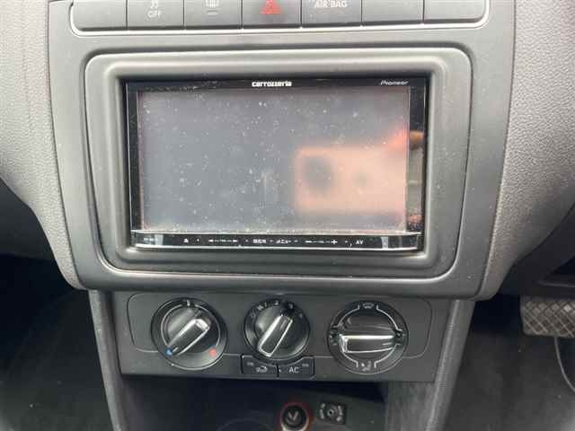 VOLKSWAGEN POLO 2011