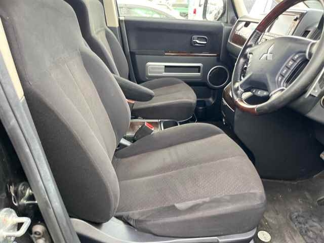 MITSUBISHI DELICA D5 2016