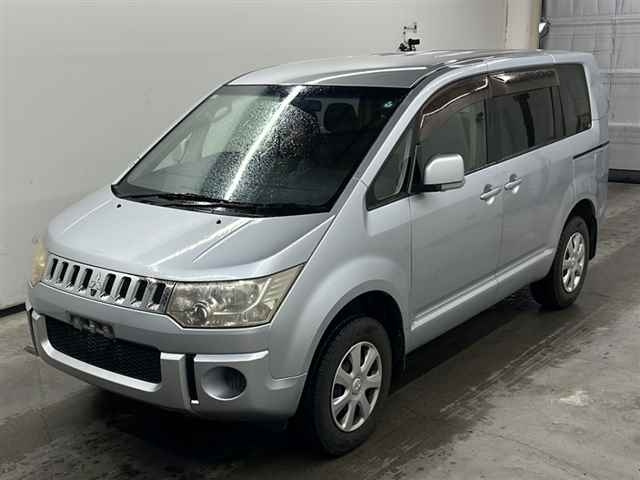 MITSUBISHI DELICA D5 2013