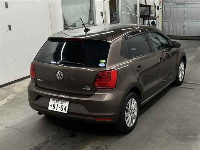 VOLKSWAGEN POLO 2015