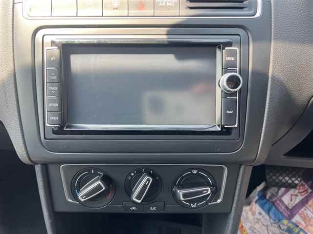 VOLKSWAGEN POLO 2015