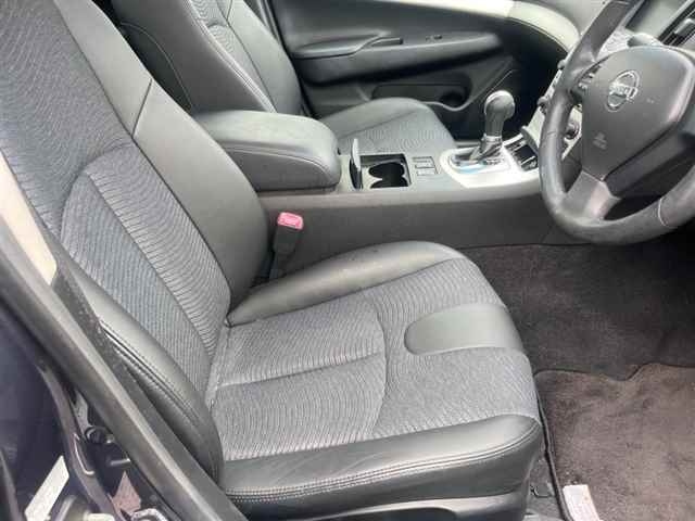 NISSAN SKYLINE 2009
