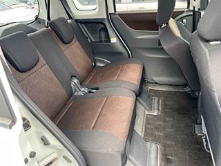 NISSAN ROOX 2013