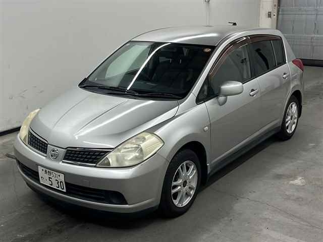 NISSAN TIIDA 2010