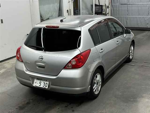 NISSAN TIIDA 2010