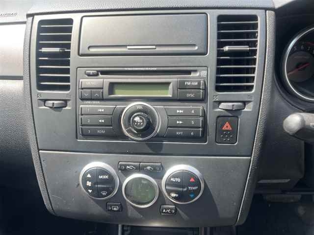 NISSAN TIIDA 2010