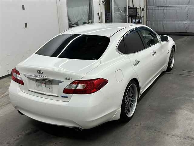NISSAN FUGA 2010