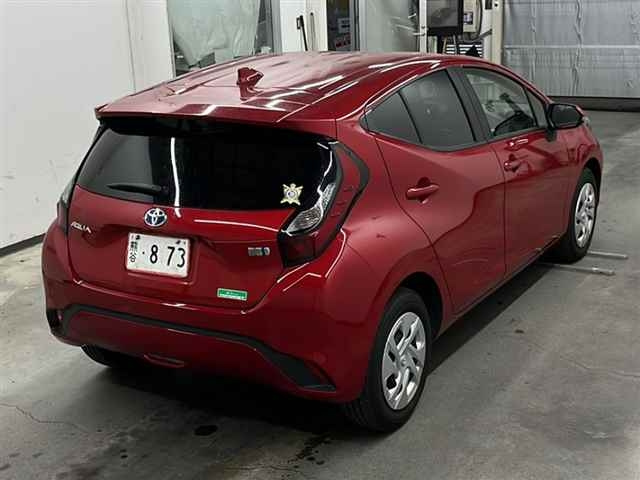 TOYOTA AQUA 2021