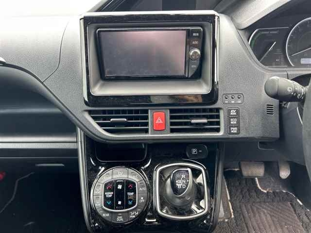 TOYOTA NOAH 2017