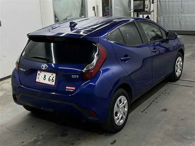 TOYOTA AQUA 2021