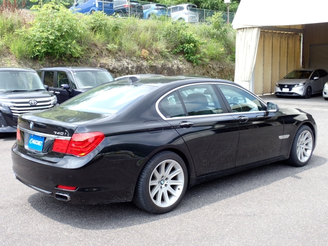 BMW 7 SERIES 2010