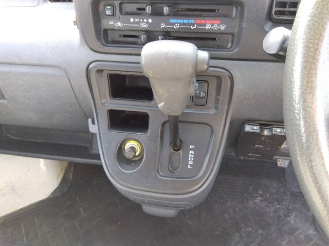 DAIHATSU HIJET VAN 2017