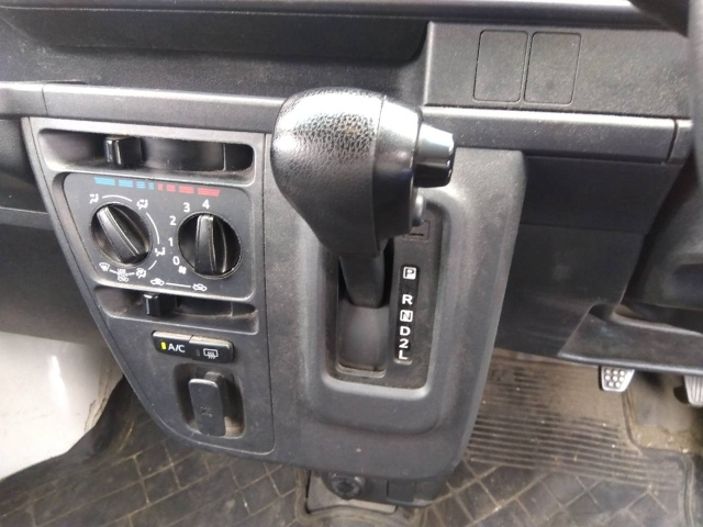 DAIHATSU HIJET VAN 2019