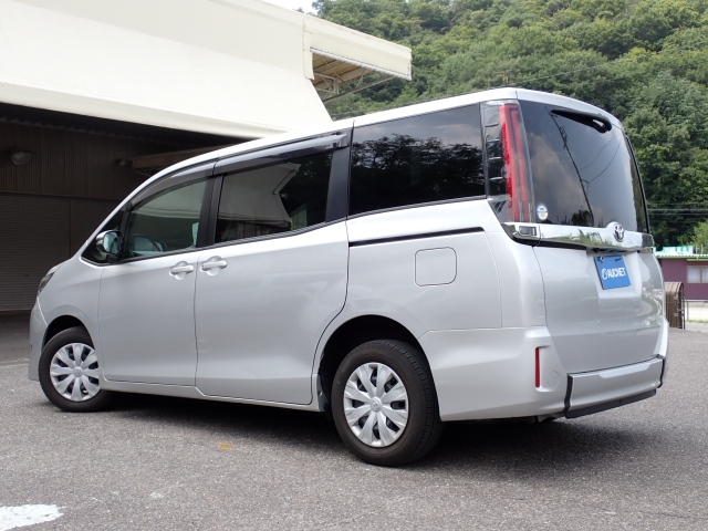 TOYOTA NOAH 2021