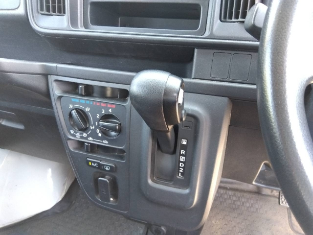 DAIHATSU HIJET VAN 2019