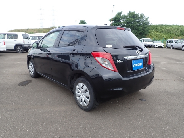 TOYOTA VITZ 2012
