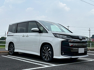 TOYOTA NOAH 2025
