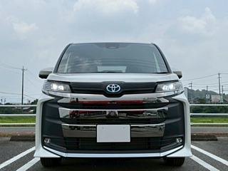 TOYOTA NOAH 2025