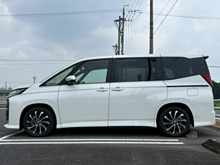 TOYOTA NOAH 2025