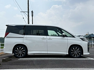 TOYOTA NOAH 2025