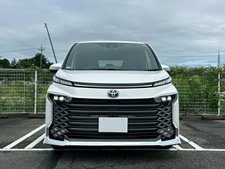 TOYOTA VOXY 2025