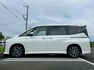 TOYOTA VOXY 2025