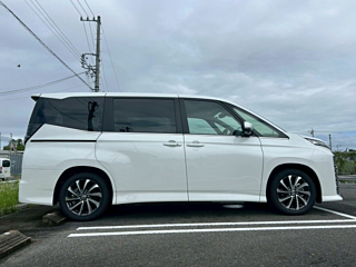 TOYOTA VOXY 2025