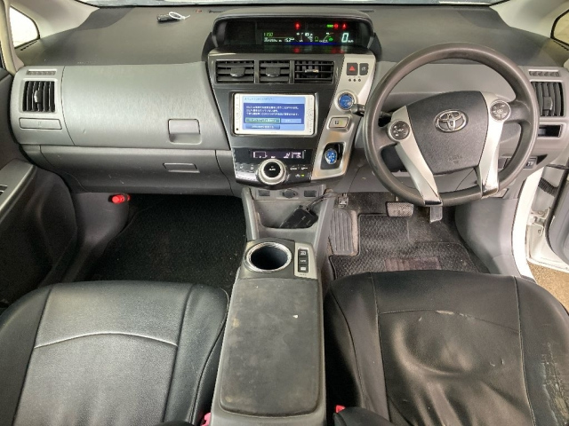 TOYOTA PRIUS ALPHA 2014